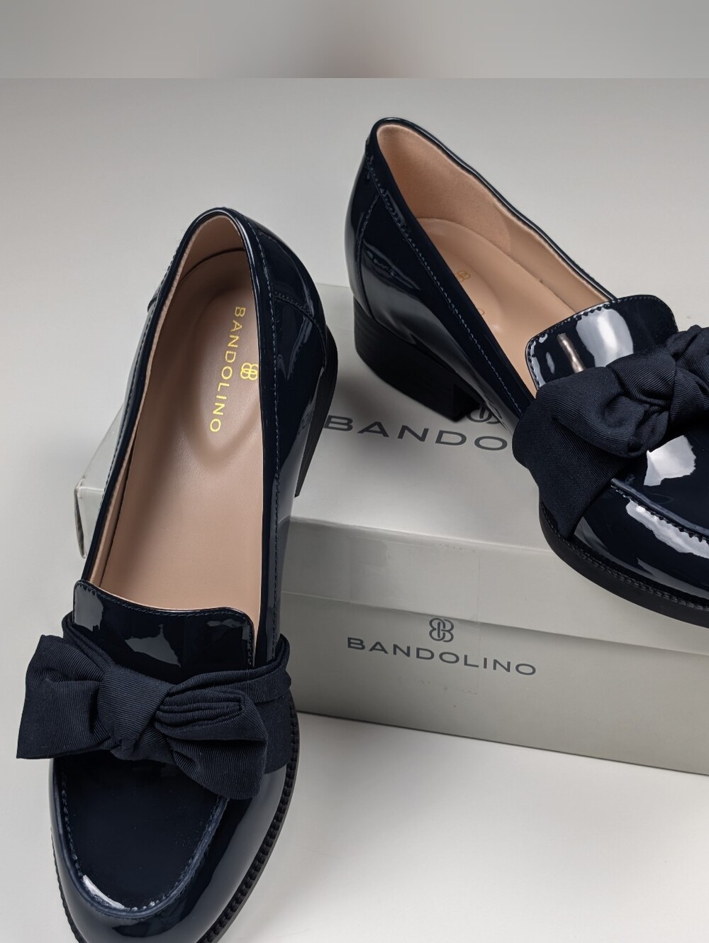 Bandolino Lindio Navy Patent Bow Slip On Loafers Women Size 7M Coquette Career